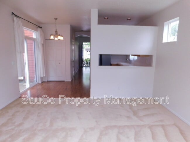 902 SE Portlandia Ave