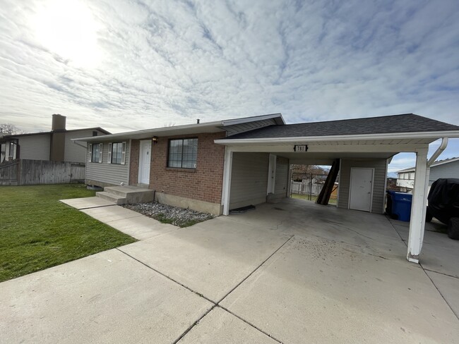 Photo - 781 N 950 W St