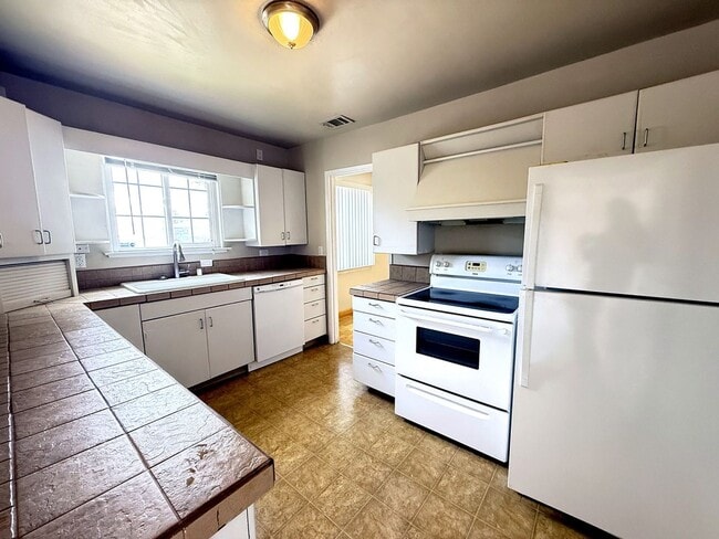 Photo - Newly available 2 bed/1 bath duplex