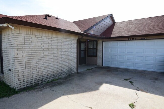 Photo - 1909 Kingwood Dr