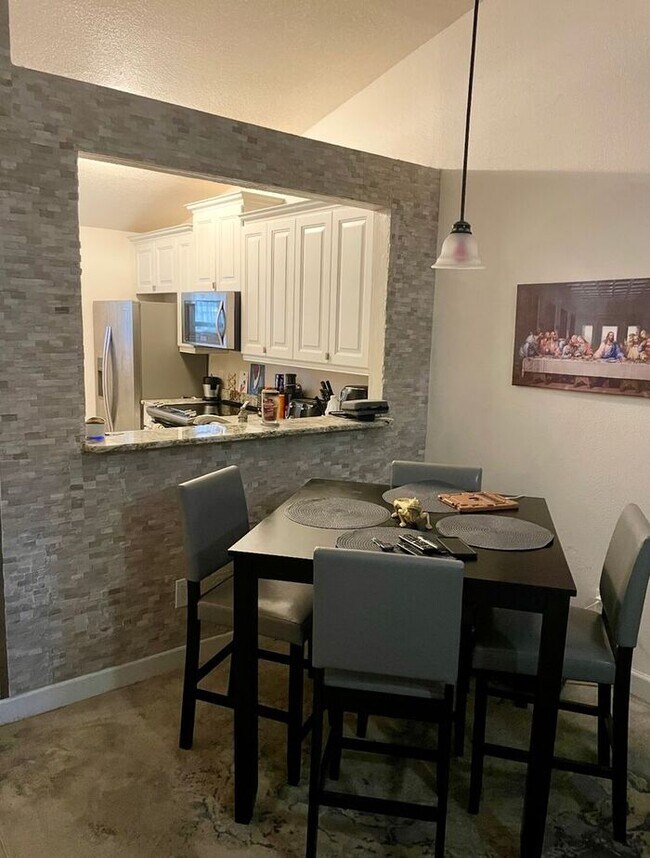 Photo - 1 bedroom Creekside Villas Townhome Near O...