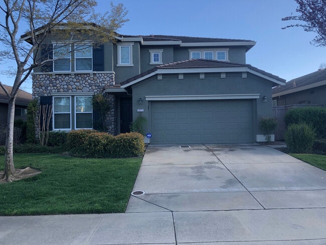 Building Photo - Model-Like Home in Folsom’s Premier Parkway Community