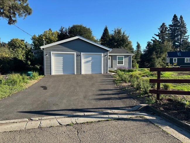 Building Photo - 148 Mission Dr