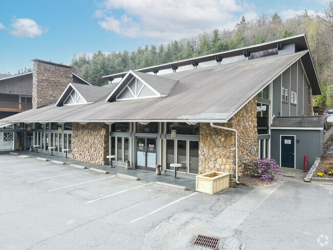 Photo - Studio West Apartments