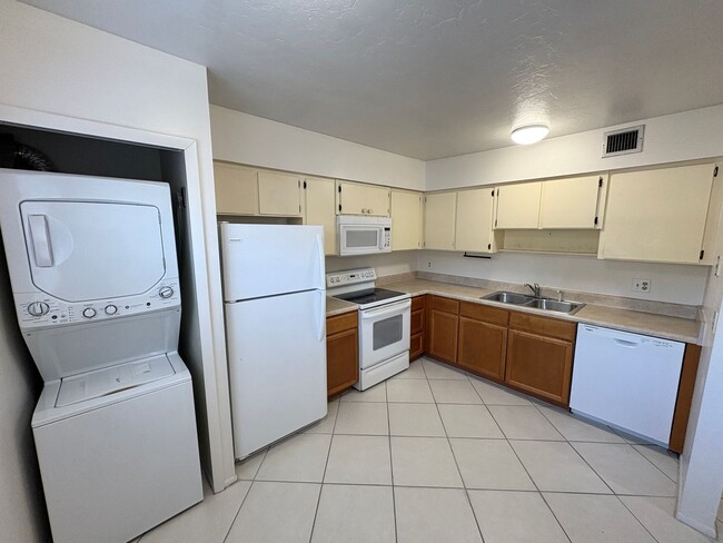 Photo - 1st Floor Apartment with Pool, Tennis Court & More in North Fort Myers