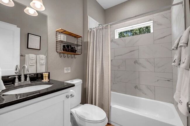 Photo - 113 Winding Oak Dr