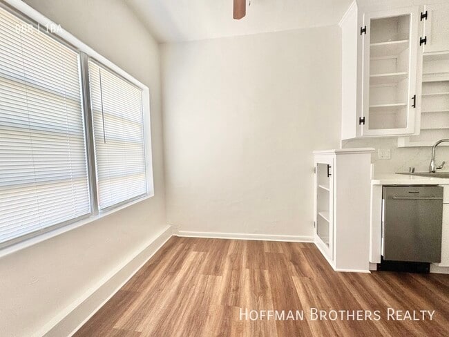 Photo - 800 N Las Palmas Ave Unidad 101