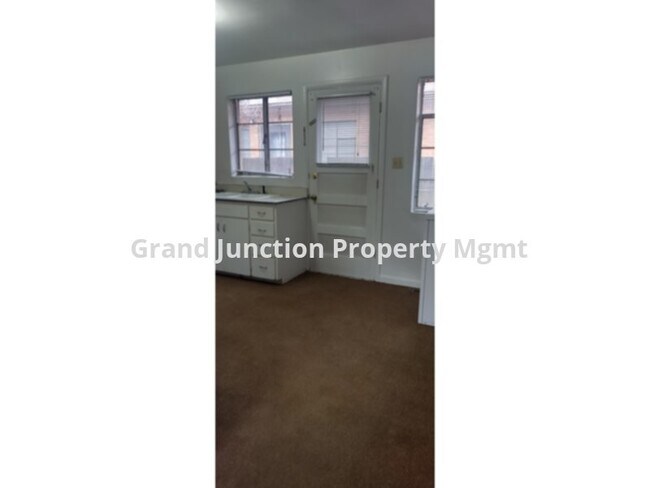 Photo - Cute 2 Bedroom Apt Near CMU