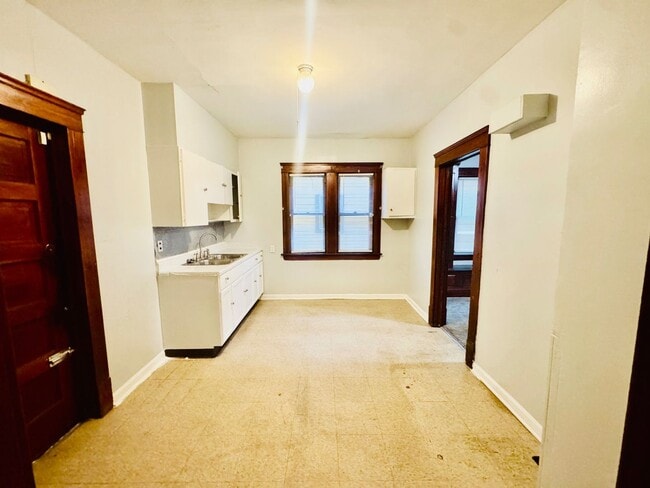 Building Photo - 2954 E 67th St Unit DN - 2954 E 67th St