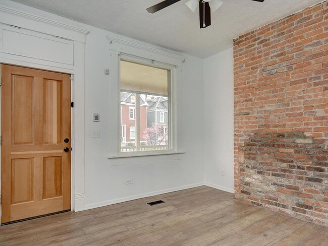 Photo - 683-685 South Champion Unit 683