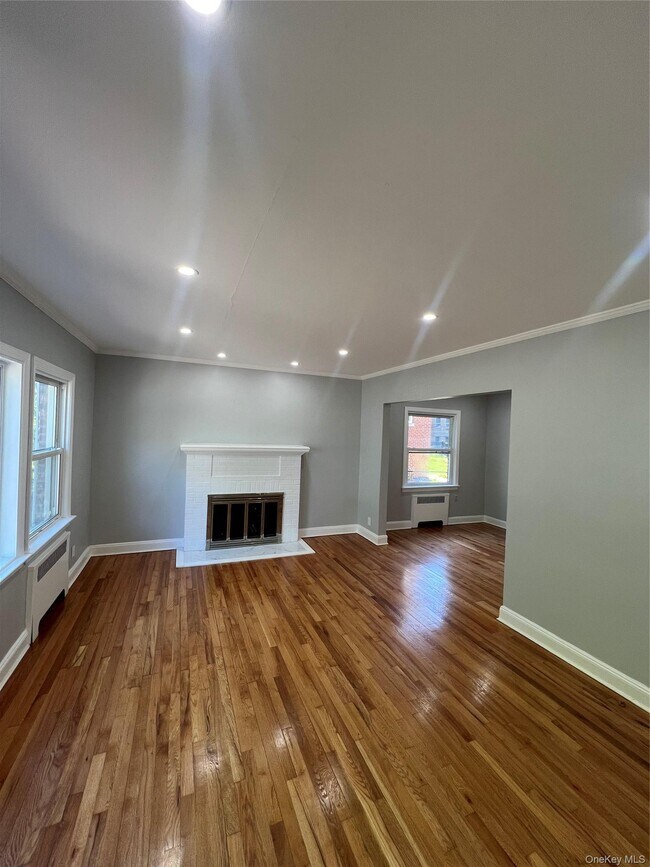 Photo - 170-31 Grand Central Pkwy
