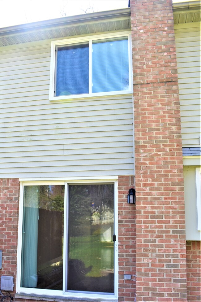 LaPlaza Apartments and R.O.C. Apartments Royal Oak, MI