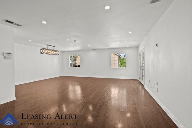 Photo - 7800 Lindley Ave