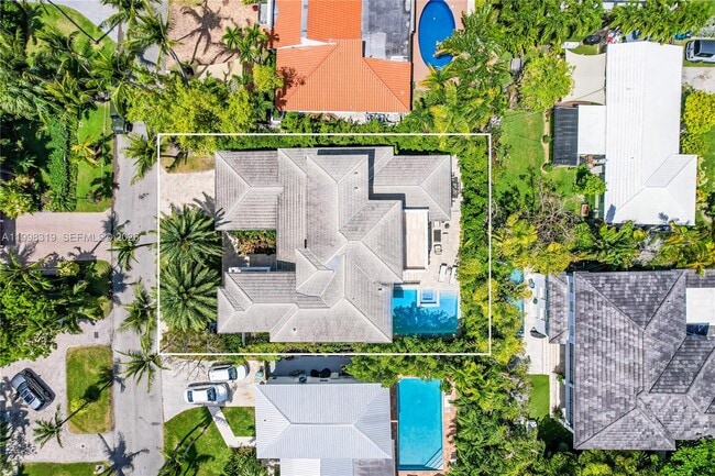 Photo - 435 Hampton Ln