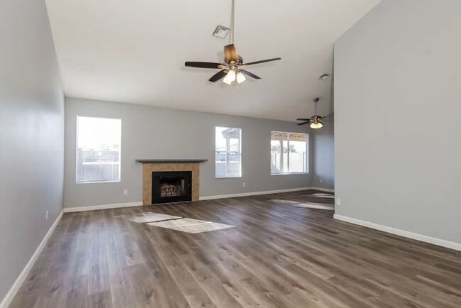 Photo - 4504 N 106th Ave
