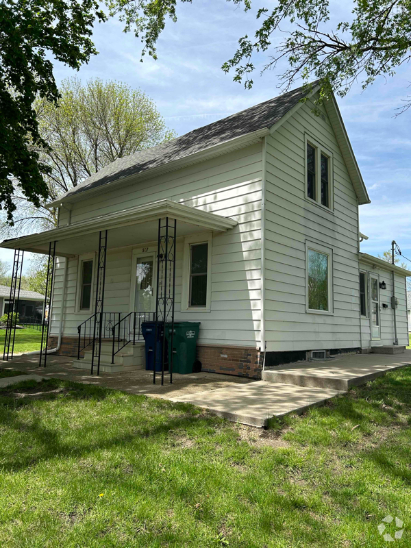 Building Photo - 507 W Walnut St Rental