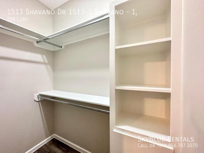 Building Photo - 1513 Shavano Dr Unit 1,