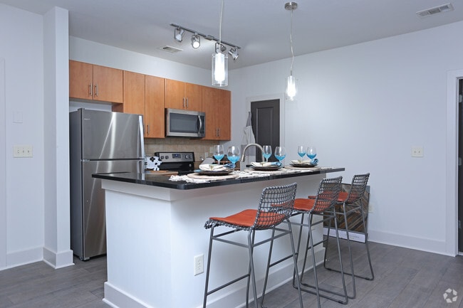 Photo - 10 Perimeter Park