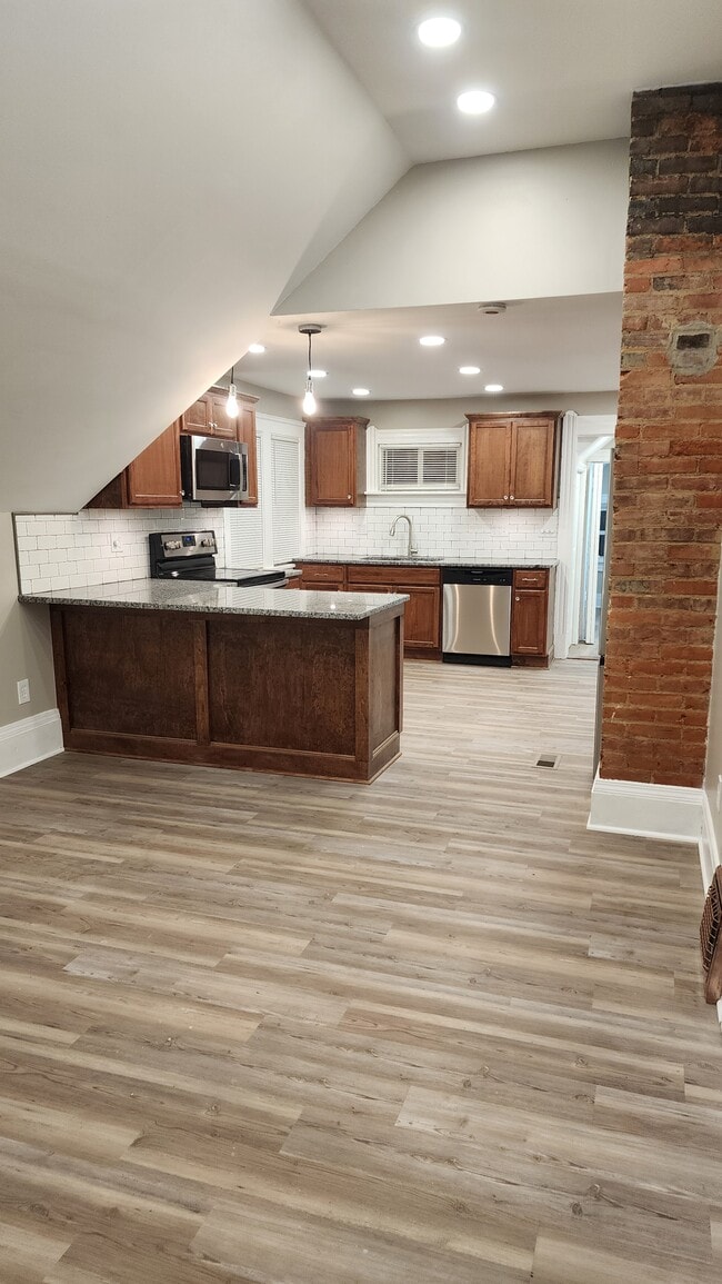 Building Photo - 1301 Buhrer Ave Unit 2