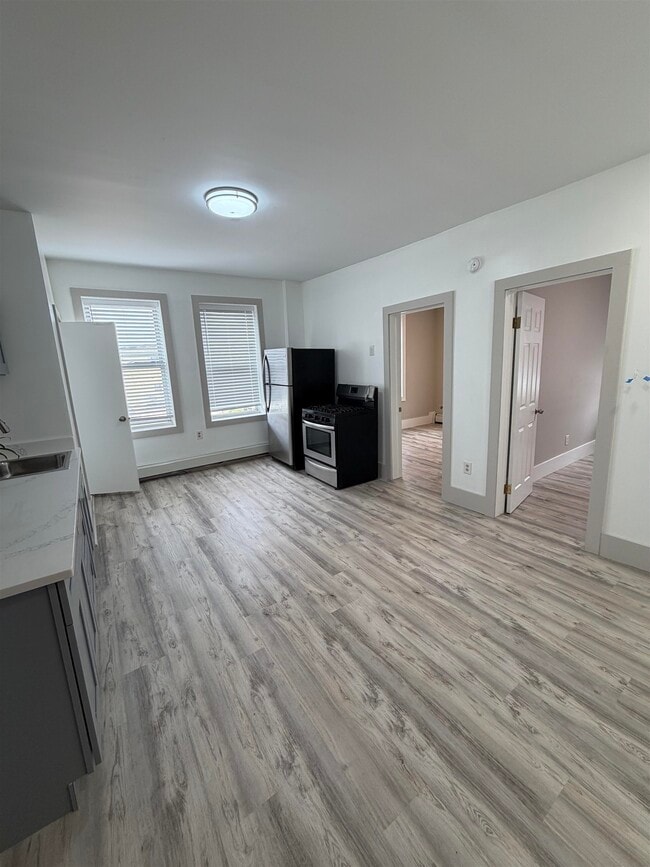 Photo - 186 Avenue F