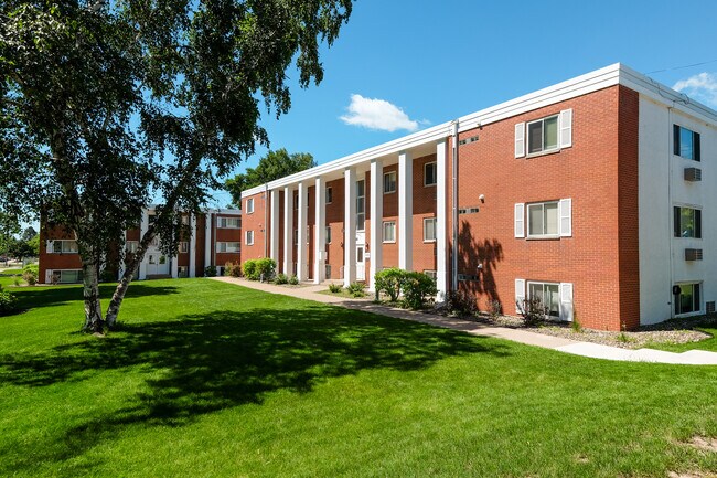 Building Photo - Colonial Court Apartments
