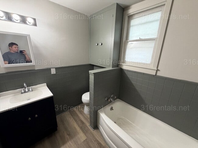 Photo - 120 W 10th St