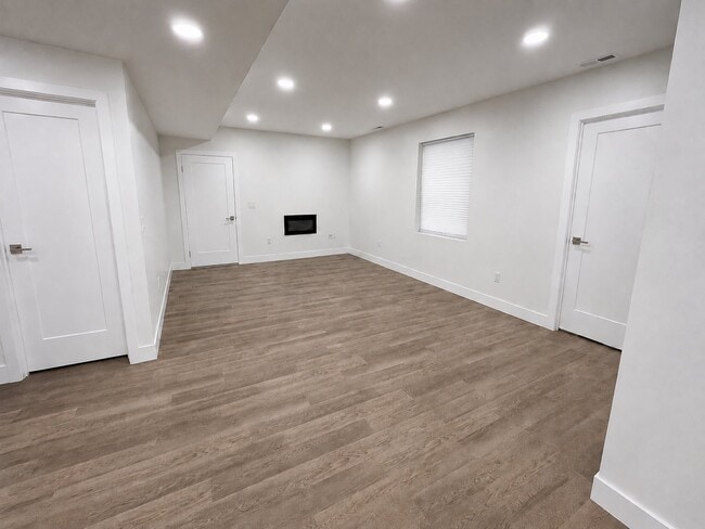 3625 E Bluebell Dr