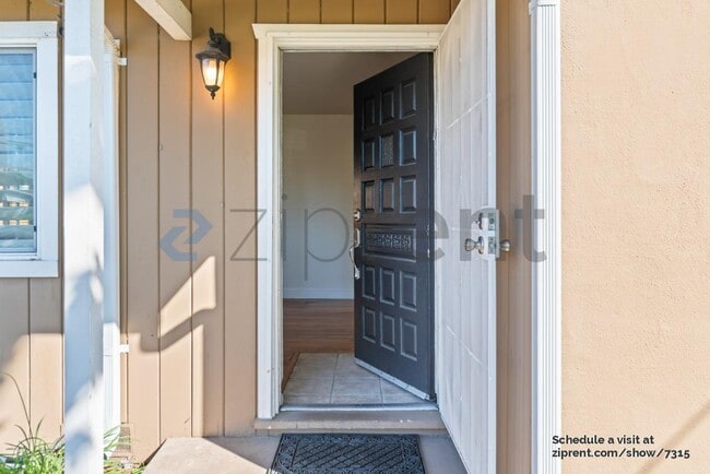 Photo - 3534 E Hills Dr