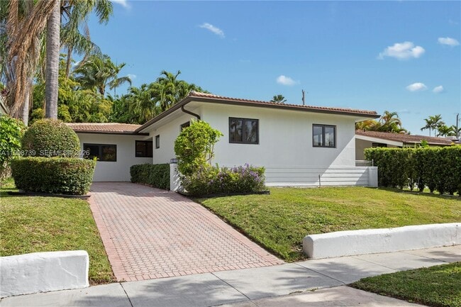 Building Photo - 2345 SW 23rd Terrace