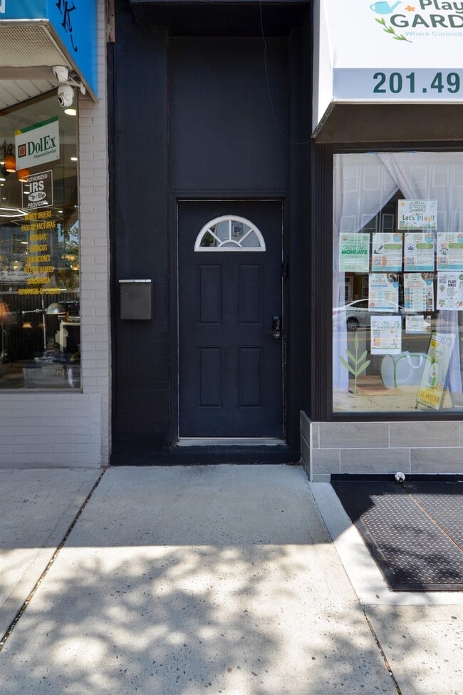 Building Photo - 885 Broadway Unit 3