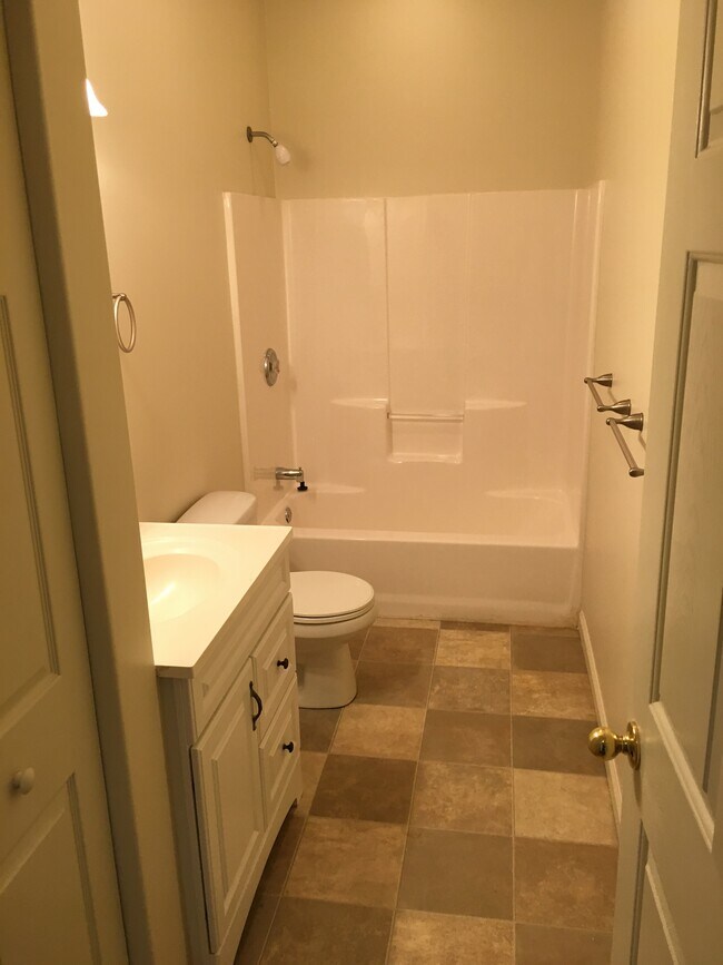Photo - 1165 Main St