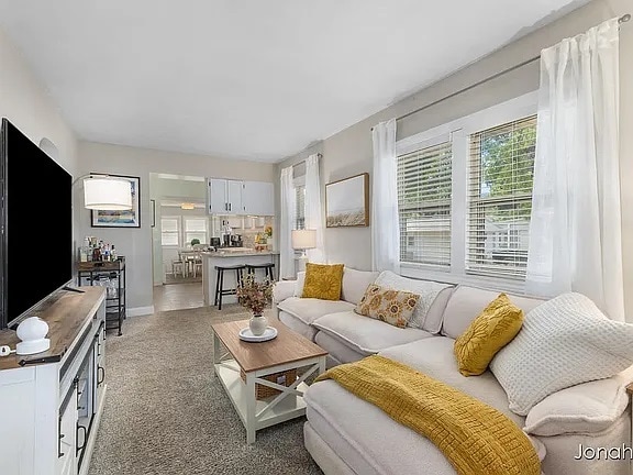 Photo - 146 Bowne St NE