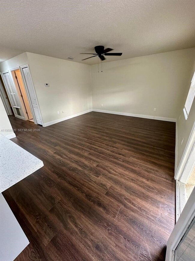 Photo - 5 Eton Ln Unit A