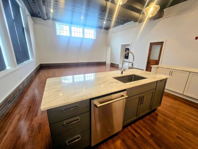 Photo - 1815 Main St Unit B