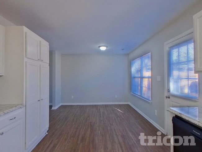 Photo - 1110 Hipp Rd