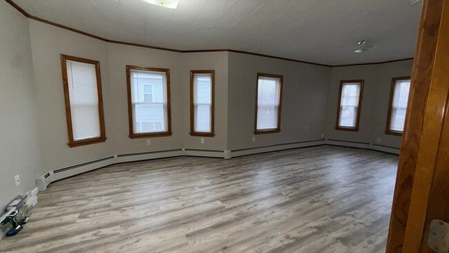 Building Photo - 65 Lowell St Unit 2