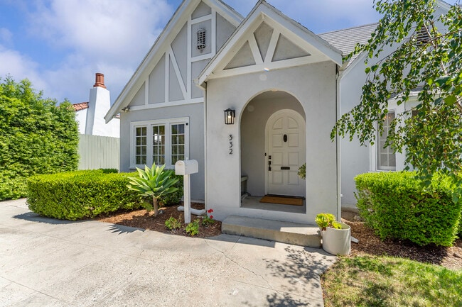 Building Photo - 332 S Crescent Dr Rental