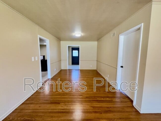 Photo - 1045 E 53rd St