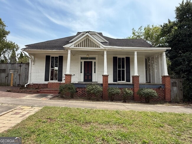 Photo - 120 W Franklin St House