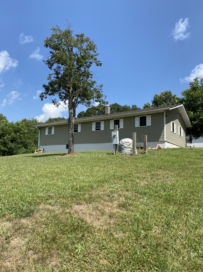 Building Photo - 52 Windy Hill Rd Rental