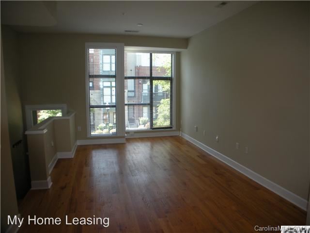 Photo - 651 E 10th St