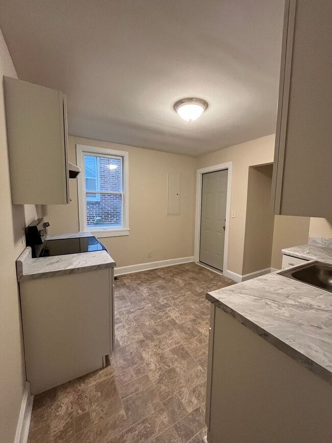Photo - Cozy Cottage in West Nashville, Walk to Charlotte Park, Easy Interstate Access, Fenced Yard, Pet ...