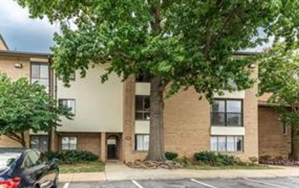 Luxury 2BR 2BA condo in the heart of Rockv... - Luxury 2BR 2BA condo in the heart of Rockv...