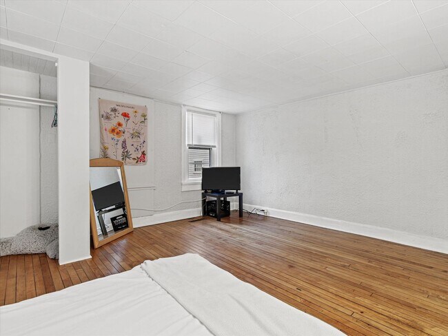 Photo - Updated 3 Bed / 1 Bath Duplex — Lower East...