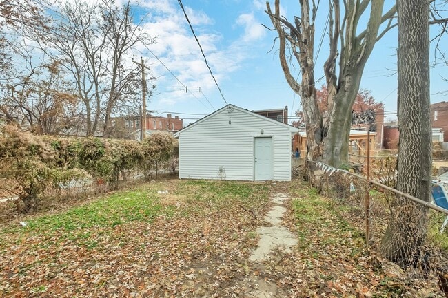 Photo - Huge Renovated 1 Bedroom SFD in South Tower Grove