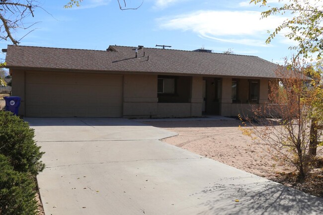 Spacious 3-Bedroom Home with Central A/C, ... - Spacious 3-Bedroom Home with Central A/C, ...