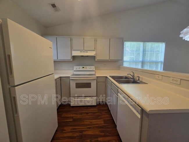 Photo - 324 St Rosea Rd