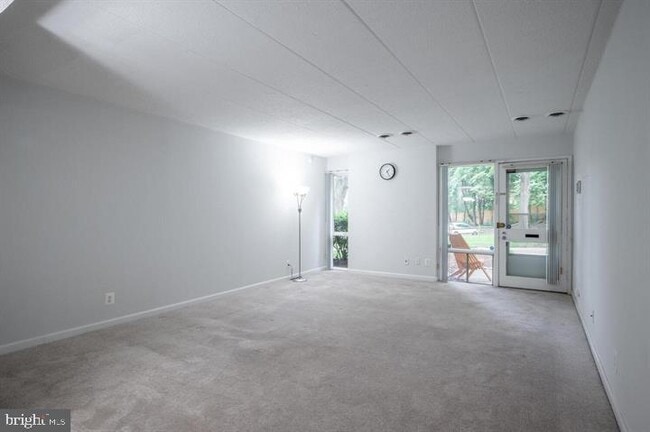 Photo - 2525 Huntington Ave Unidad 18