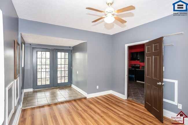 Photo - 912 W Scott Ave