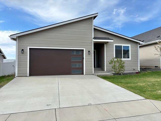 Building Photo - 842 Greenfield Dr